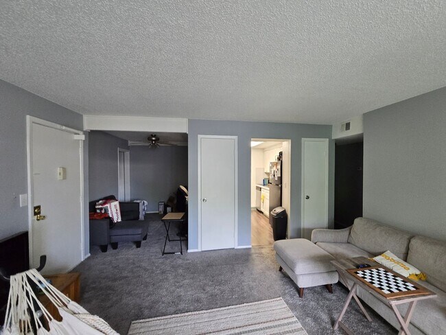 Building Photo - One Bedroom Condo