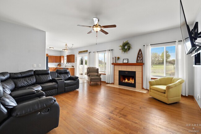 Building Photo - 2039 Greenview Dr