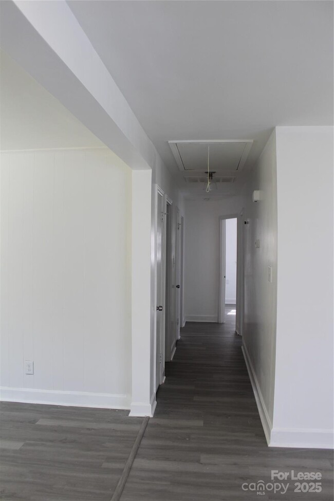 Building Photo - 5525 Amity Pl