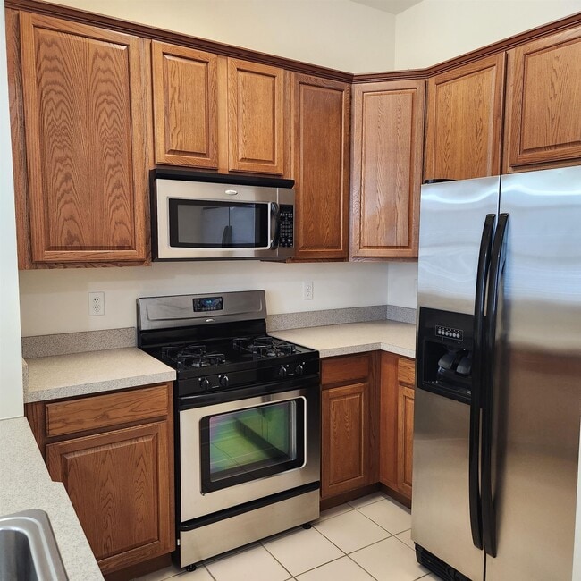 Building Photo - 3 Greenwich Dr