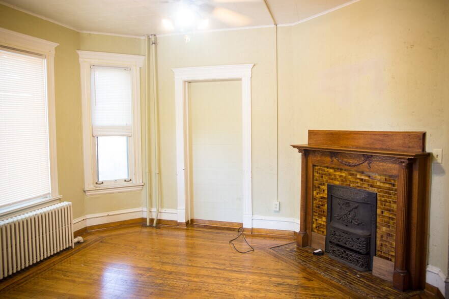 Building Photo - 1811 Como Ave SE