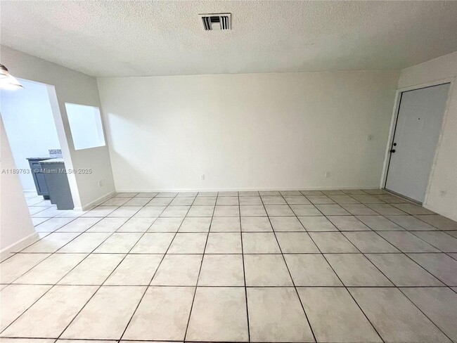 Building Photo - 10992 Royal Palm Blvd