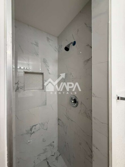 Building Photo - 5526 Green Grove Dr