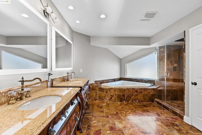 Building Photo - 4730 Spinnaker Way