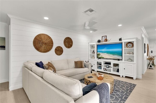 Building Photo - 1945 Anglers Cove