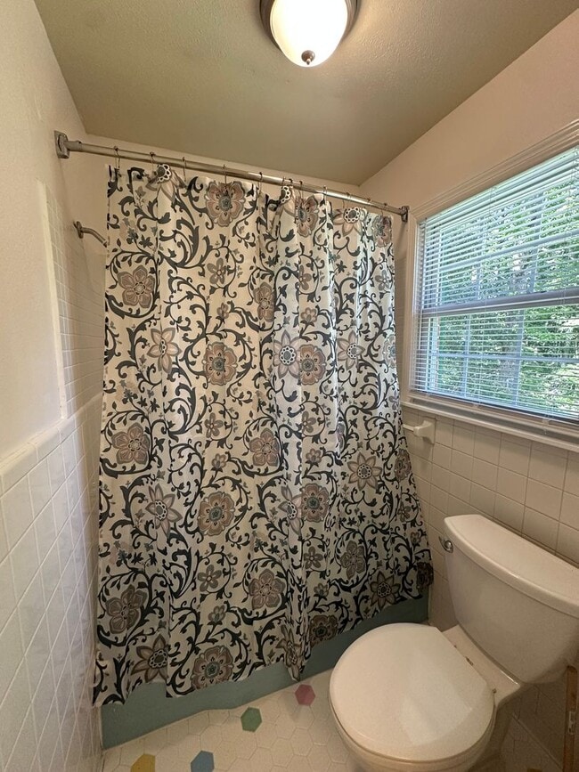 Building Photo - Secluded 3BR/2BA Home in Heflin – Lawncare...