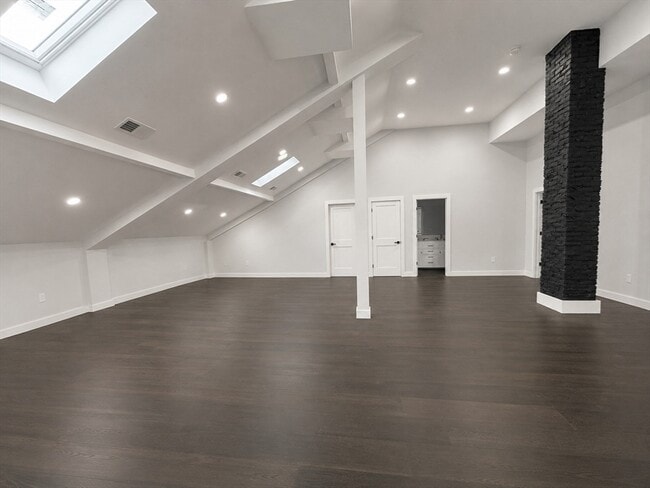 Building Photo - 288 Grove St