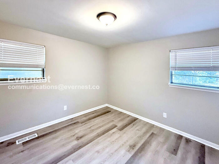 Building Photo - 7423 2nd Ave S