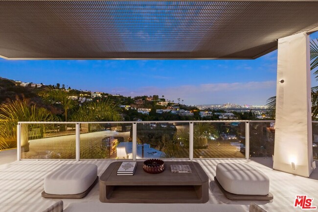 Building Photo - 9405 Sierra Mar Pl