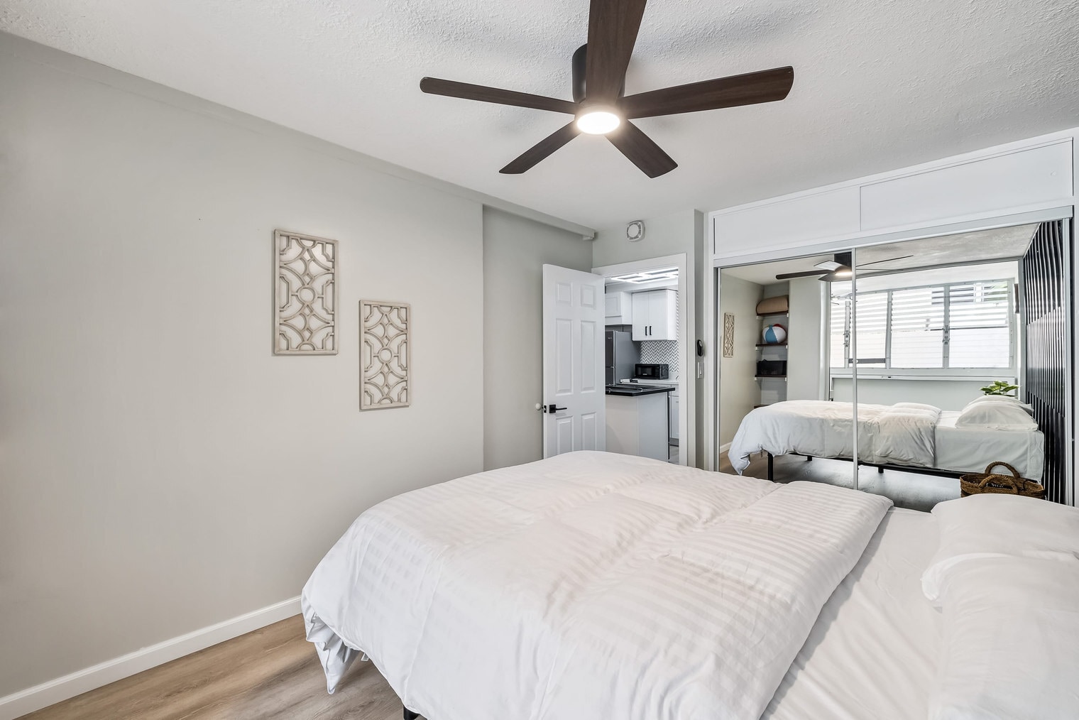 Building Photo - 225 Lili?uokalani Avenue-SI ID1234486P