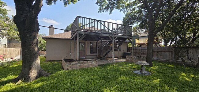 Building Photo - Towne Lake - Amazing Lake Views!