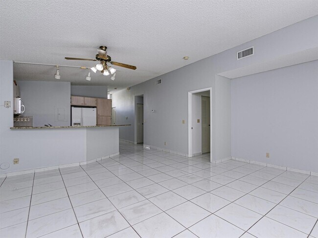 Building Photo - 556 Woodgate Cir