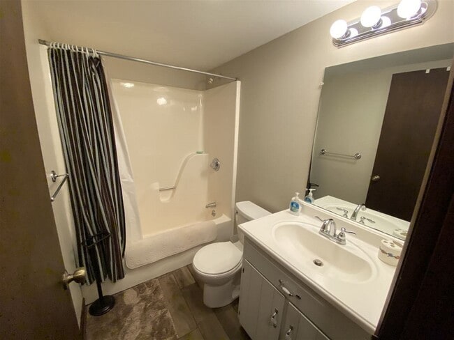 Building Photo - 2829 Hopkins Dr