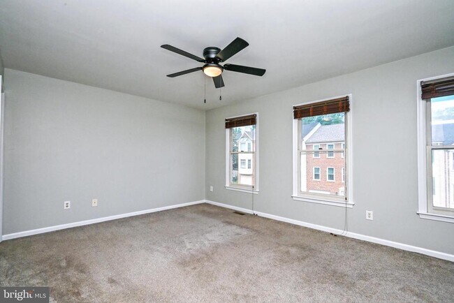 Building Photo - 105 Sunny Hill Ct