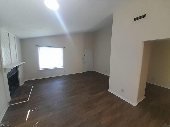 Building Photo - 5719 Earnhardt St