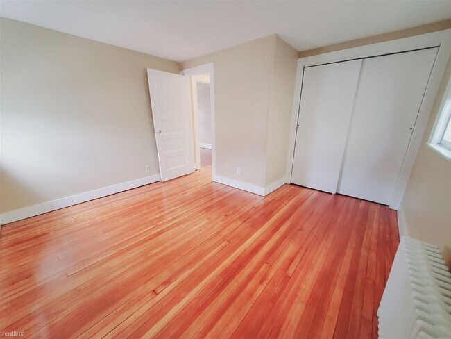 Building Photo - 2 br, 1.5 bath Townhome - 53 Anderson St