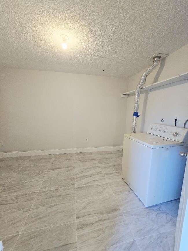 Building Photo - 4760 Lehto Ln