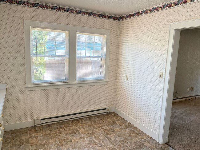 Building Photo - 844 D St