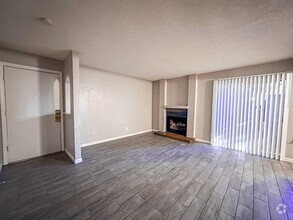 Building Photo - 1550 W Ashlan Ave