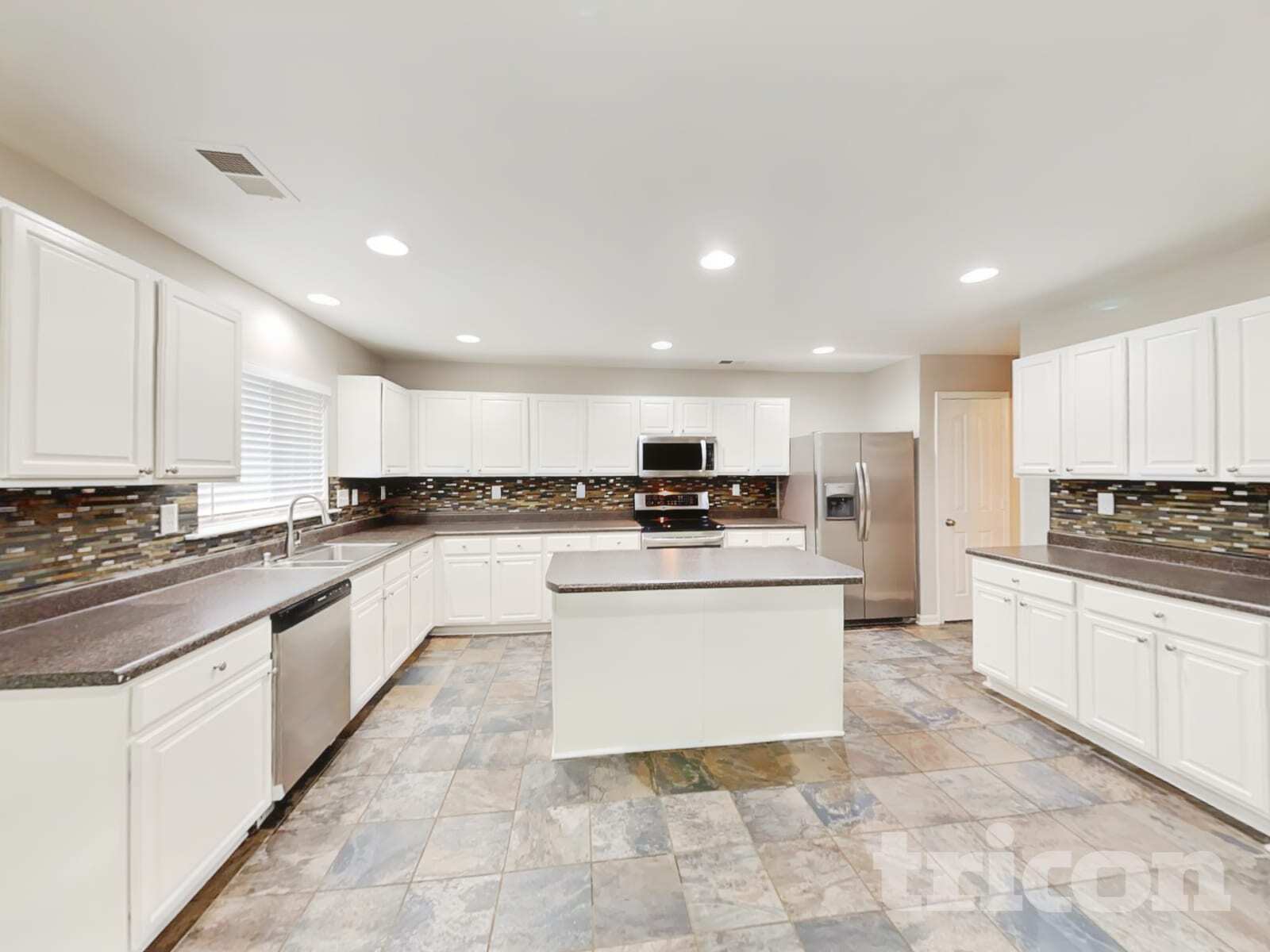 Building Photo - 310 Waterlemon Way