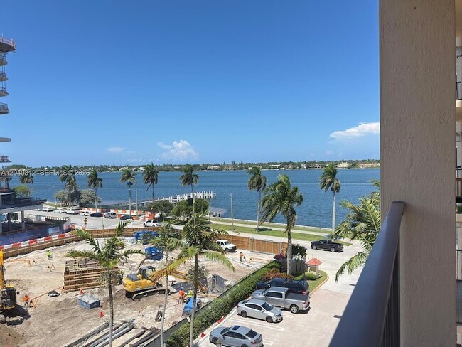 Building Photo - 1801 N Flagler Dr