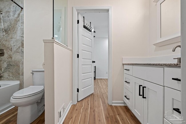 Building Photo - 4844 Huron Dr