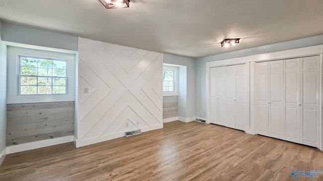 Building Photo - 4033 Lucerne Dr SE