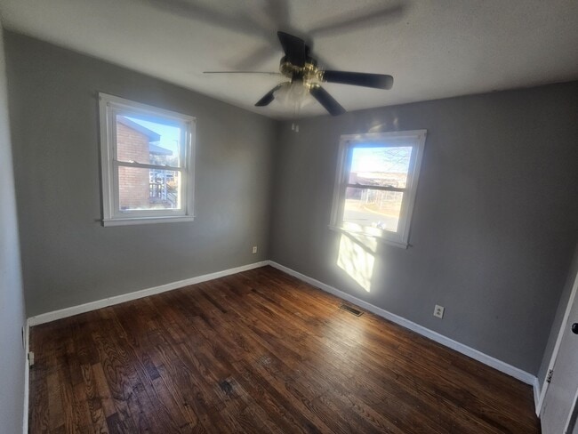 Building Photo - 307 Best St