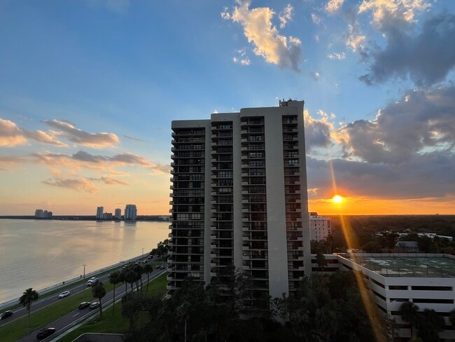 Building Photo - 2401 Bayshore Blvd