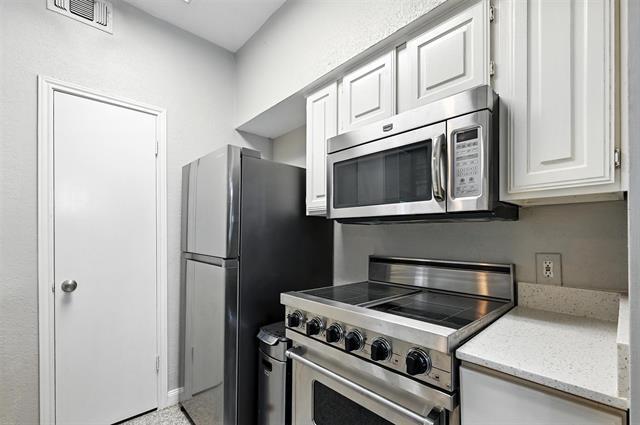 Building Photo - 6220 Bentwood Trail