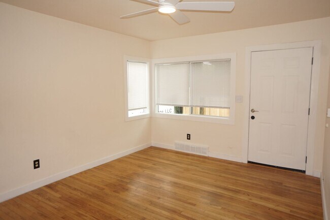 Building Photo - 4805 N Maryland Ave