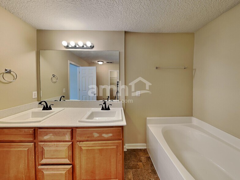 Building Photo - 160 Old Hickory Forest Rd