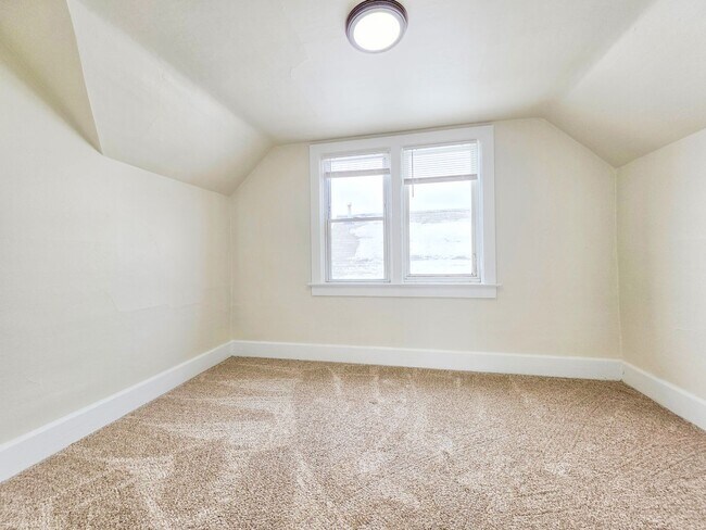 Building Photo - 1020-1022 Smith St