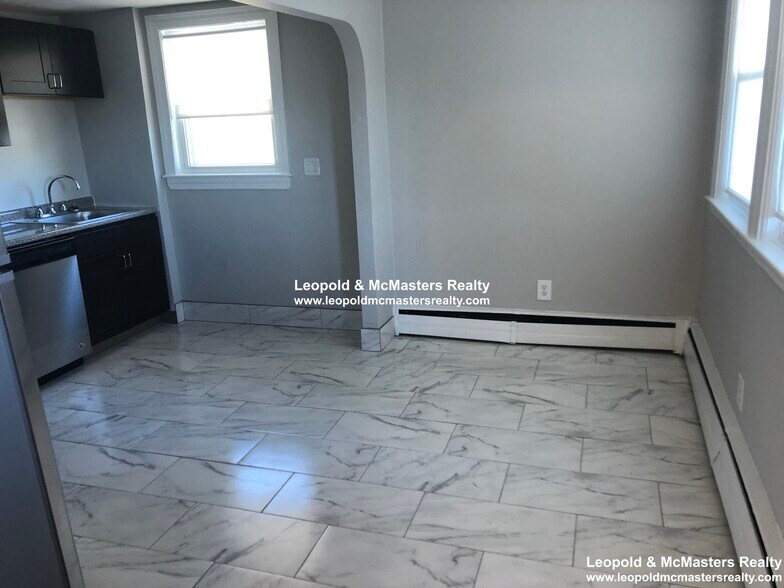 Building Photo - 127 Lanark Rd