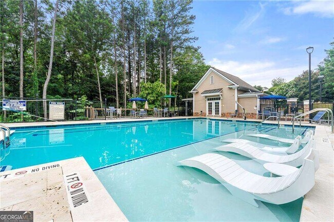 Building Photo - 2400 Cumberland Pkwy SE