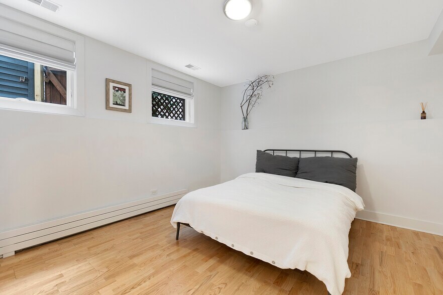 Building Photo - 4532 N Damen Ave