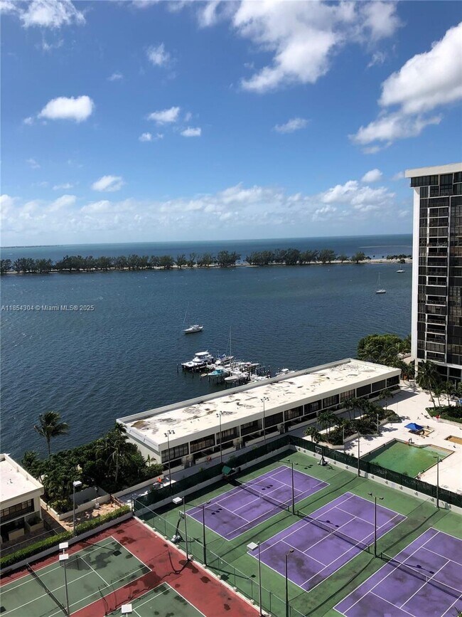 Primary Photo - 1901 Brickell Ave