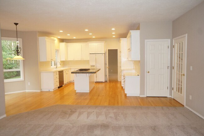 Building Photo - NW Portland Forest Heights Beauty. Flat backyard!