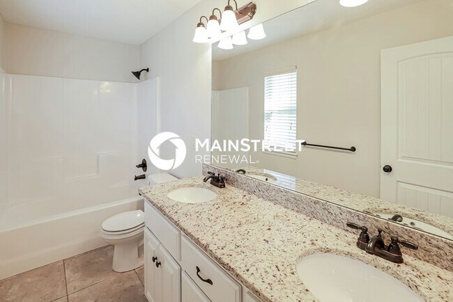 Building Photo - 4 Bedroom Pet-Friendly Home in Independence, MO with Main Street Renewal