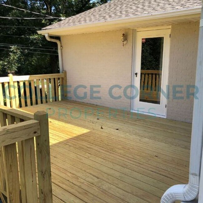 Building Photo - 1211 Brookwood Dr