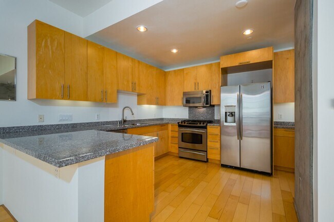 Building Photo - 2 bedroom 2 story East Village loft at Fah...