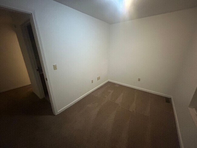 Building Photo - 520 Nova St