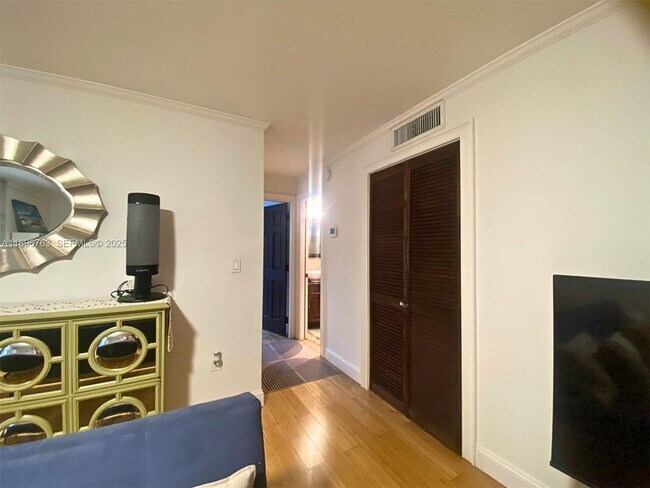 Building Photo - 753 Michigan Ave