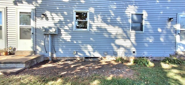 Building Photo - 2 Bedroom 1 Bathroom in Elizabethtown!