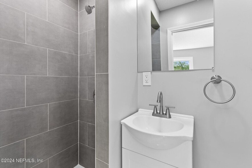 Building Photo - 7230 Melvin Rd