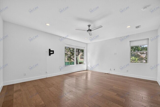 Building Photo - 4413 Roseland Ave