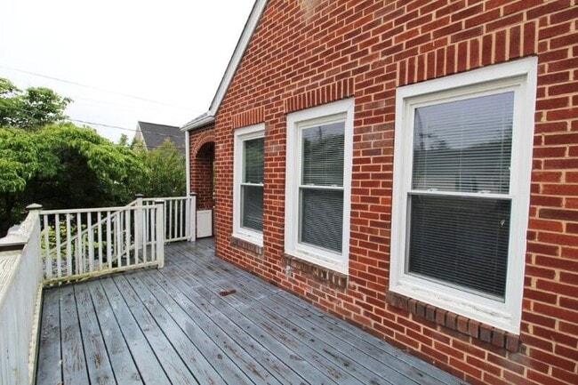 Building Photo - 3 Shenandoah Ave