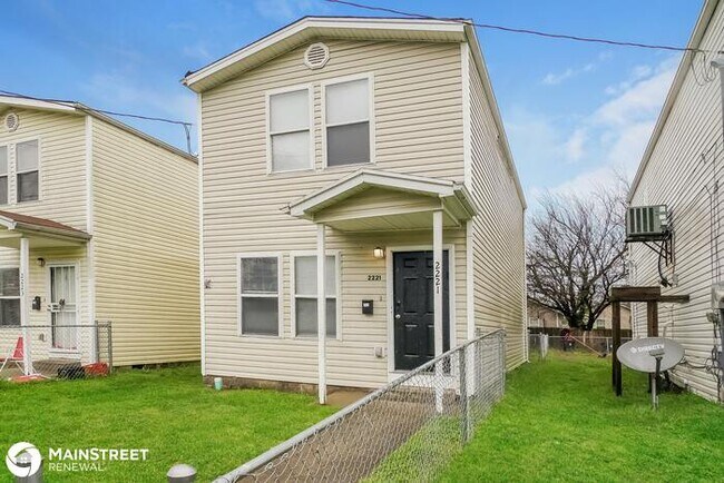 Building Photo - 2221 St Louis Ave