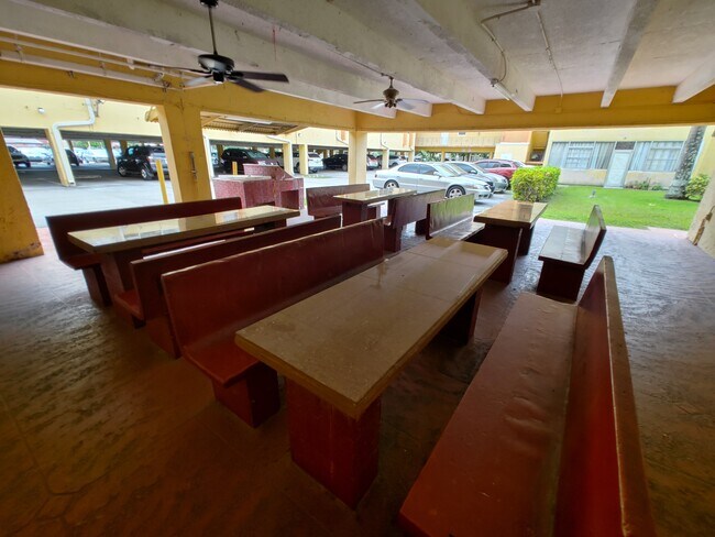 Building Photo - 1555 W 44th Pl