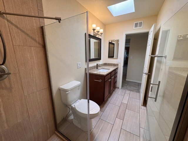 Hall Bathroom - 1448 E Carmelita Dr